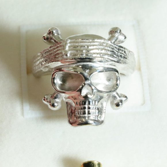 Pirate Skull Ring - Picture 5 of 7